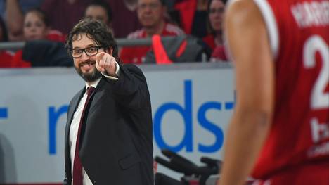 Andrea Trinchieri und Brose Bamberg feierten einen deutlichen Sieg