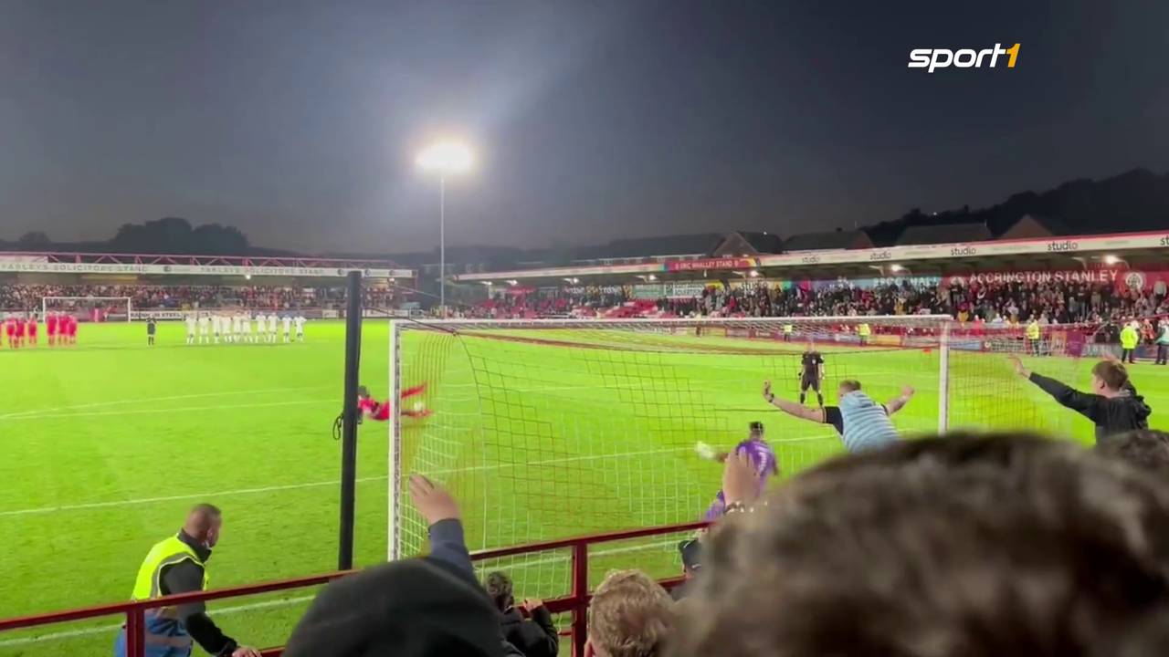 Carabao Cup: zwischen Arrcington und Bradford kommt es zum Fehlschuss des Jahres