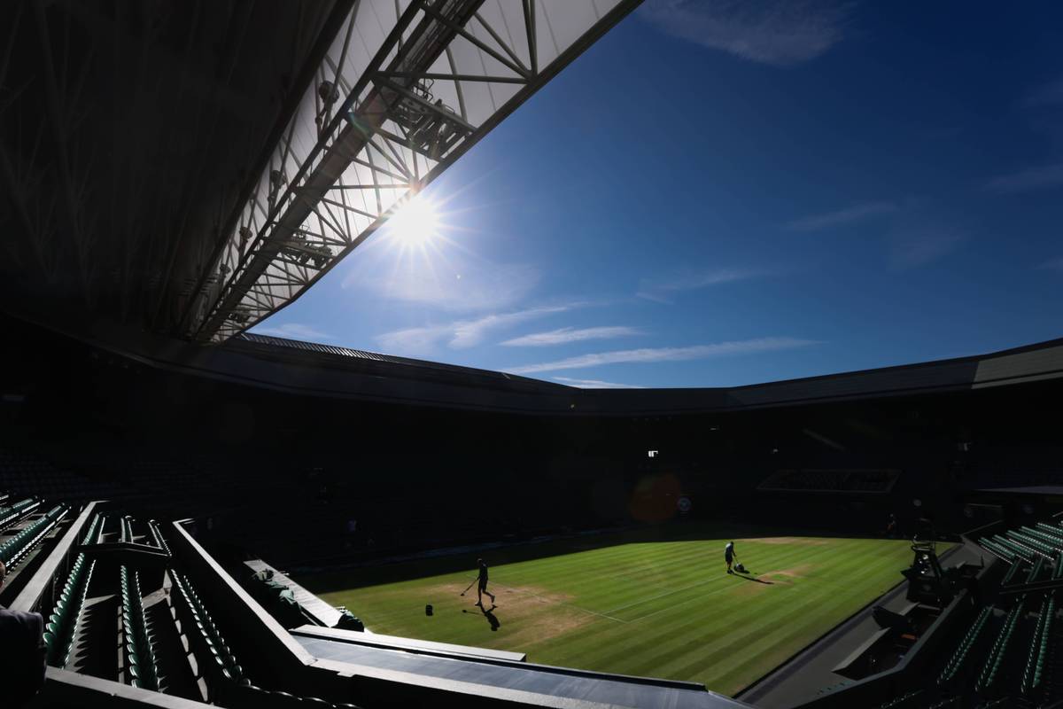 Bei den Wimbledon Championships 2025 wollen die Stars der Tenniswelt sich einmal mehr in die Geschichtsbücher eintragen. Einstellen müssen sie sich auf eine revolutionäre Regeländerung. SPORT1 präsentiert die wichtigsten Infos und Fakten zum Spektakel in London.