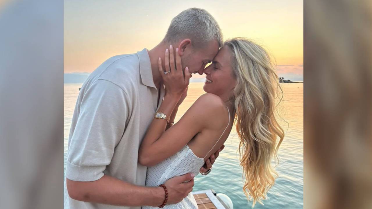 Freundin von Matthijs De Ligt zeigt sich nackt am Strand im Sommerurlaub
