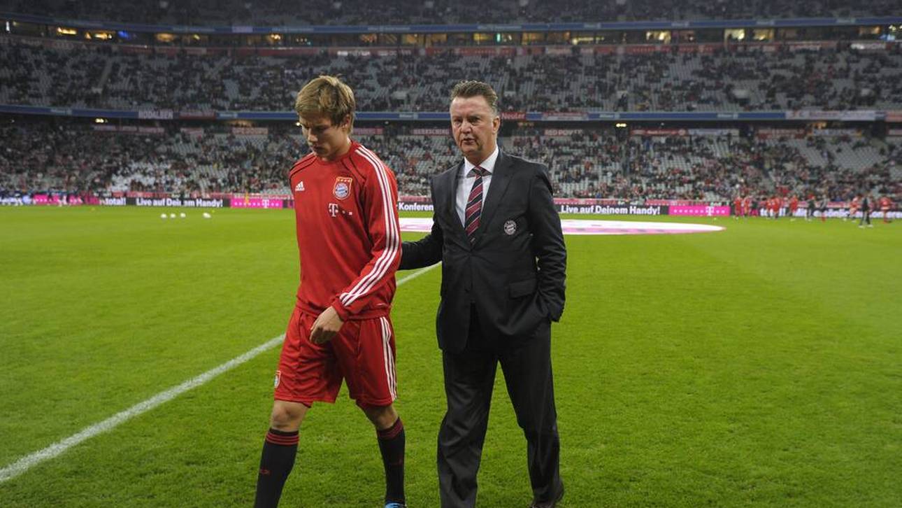 Louis van Gaal (r.) half Holger Badstuber