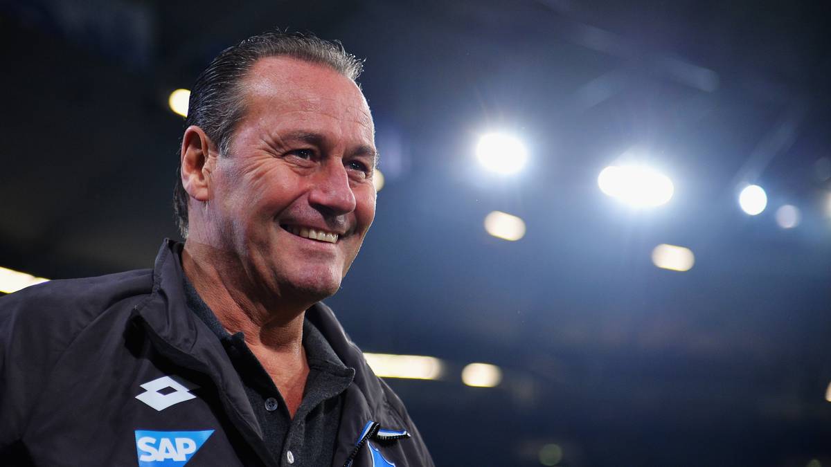 für Schalkes Jahrhunderttrainer Huub Stevens, der mit Hoffenheim zu dem Verein zurückkehrt, mit dem er seine größten Erfolge zu verzeichnen hat. Wie wohl sich der Niederländer auf Schalke fühlt, zeigt nicht nur sein breites Grinsen