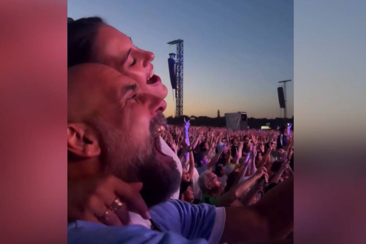 City-Coach Pep Guardiola hat das Konzert von Oasis in Manchester besucht und bei einem Song sein Gesangstalent unter Beweis gestellt.