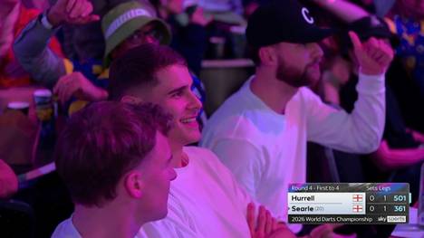 Micky Van de Ven wird im Ally Pally von den Darts-Fans mit einem eigenen Song gefeiert und genießt die Abendsession des fünfzehnten Turniertags.