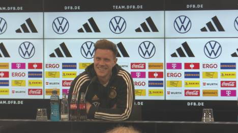Mit wem spielt Mario Götze liebe zwischen den Pfosten? Manuel Neuer oder Marc-André ter Stegen? Der Eintracht-Spieler sorgt mit seiner Antwort für einen Lacher.