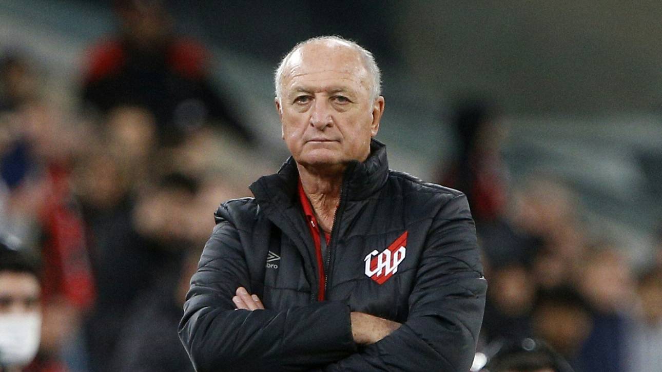 Mit 74! Scolari wieder Trainer
