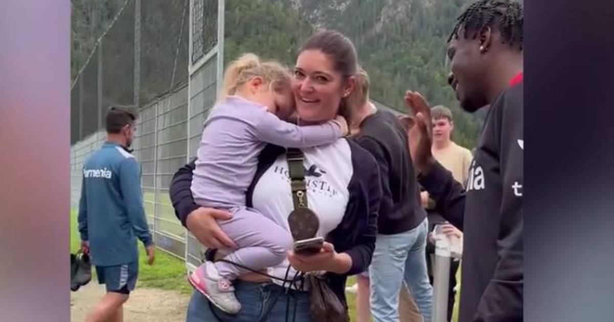 Rührende Geste! Jeremy Frimpong tröstet kleines Mädchen