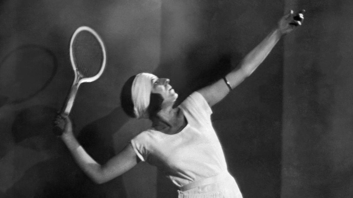 OLY 1920 LENGLEN TENNIS Die Outfits von Suzanne Lenglen waren modische und gesellschafltiche Statements