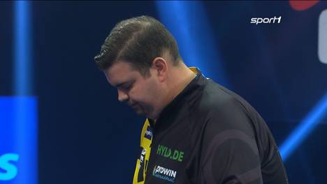 Für Gabriel Clemens ist das Abenteuer Grand Slam of Darts vorbei. Gegen Adam Hunt läuft es nur in den ersten beiden Legs rund. 