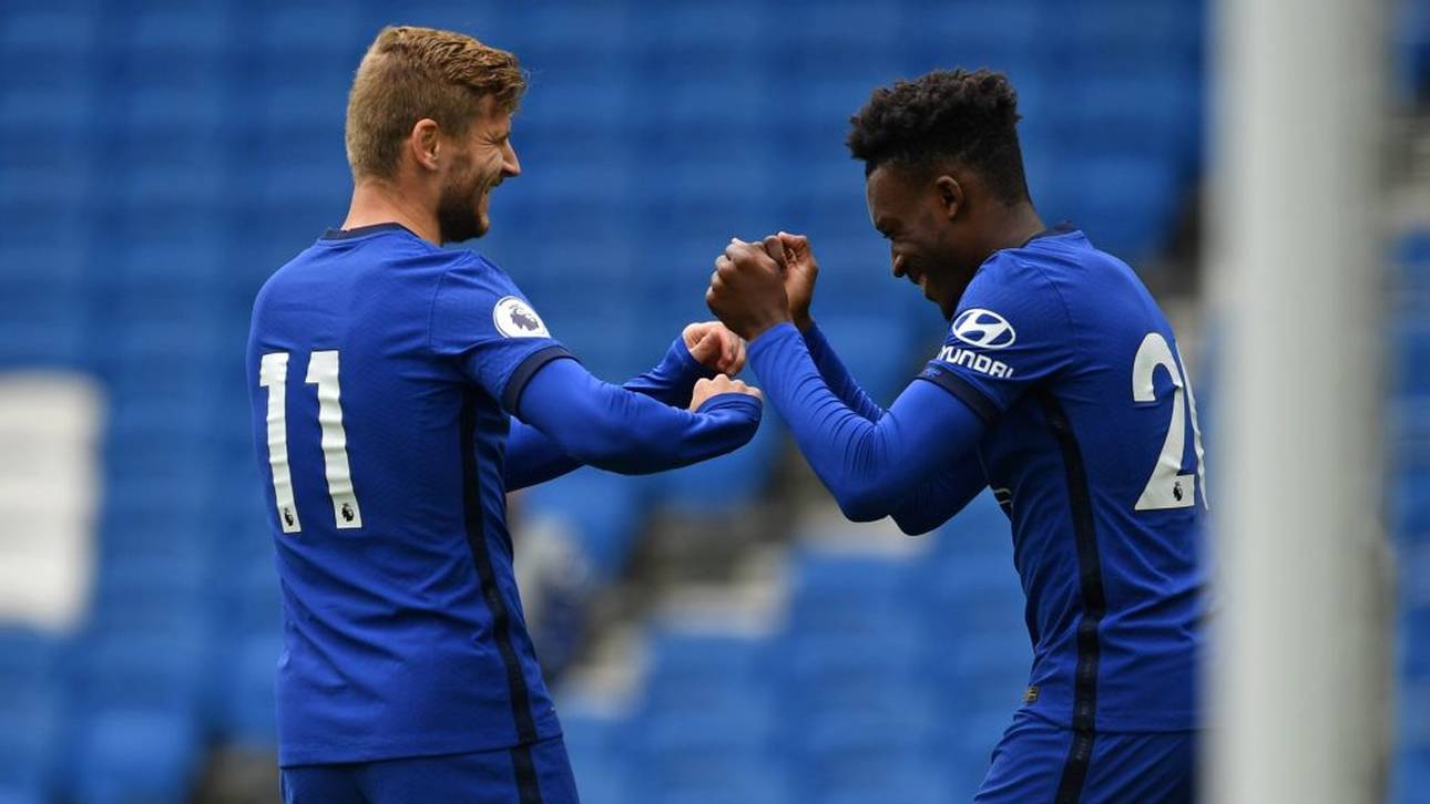 Timo Werner (l.) feiert sein erstes Tor für Chelsea mit Callum Hudson-Odoi