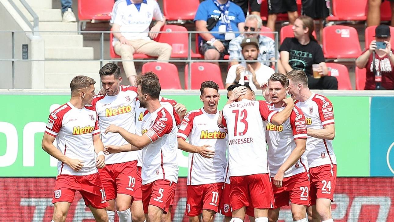 Überraschungsteam Regensburg rückt an Spitzenreiter St. Pauli heran