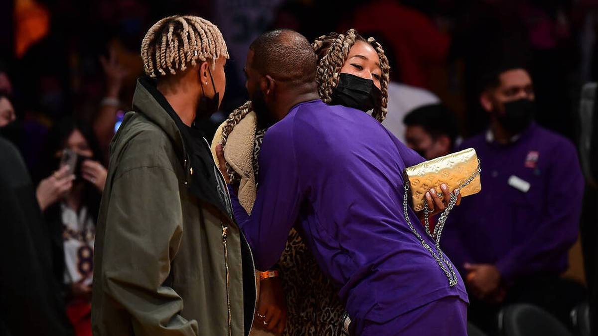 Naomi Osaka und Freund Cordae bei einem Spiel der L.A. Lakers Ende 2021