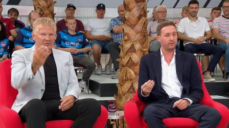 Die Runde des STAHLWERK Doppelpass diskutiert, ob Joshua Kimmich besser auf der Sechs oder auf Rechtsverteidiger aufgehoben ist.  