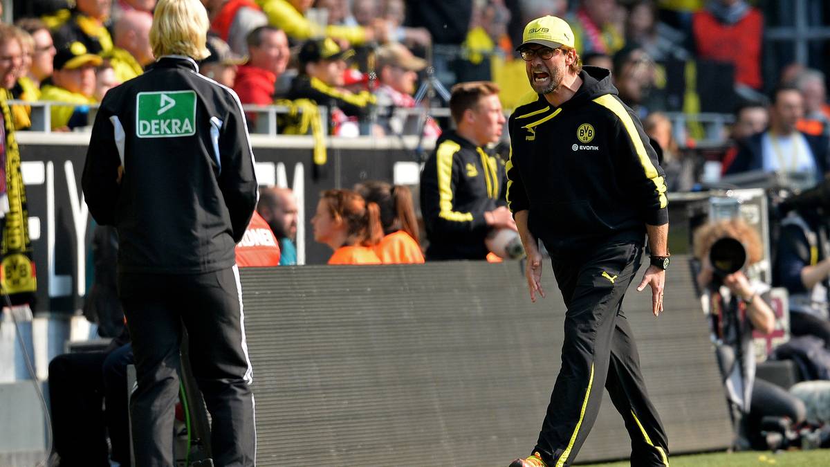 Auch das ist Klopp: Durch seine emotionale Art gerät er immer wieder mit den Schiedsrichtern aneinander. Hier brüllt er die Vierte Offizielle Bibiana Steinhaus an. Klopp wird mehrmals in der Liga und der Champions League gesperrt