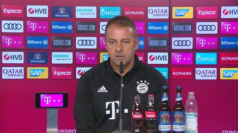 Ein möglicher Abgang von David Alaba bleibt ein heißes Thema beim FC Bayern. Hansi Flick will dem Abwehrmann einen Verbleib möglichst schmackhaft machen.