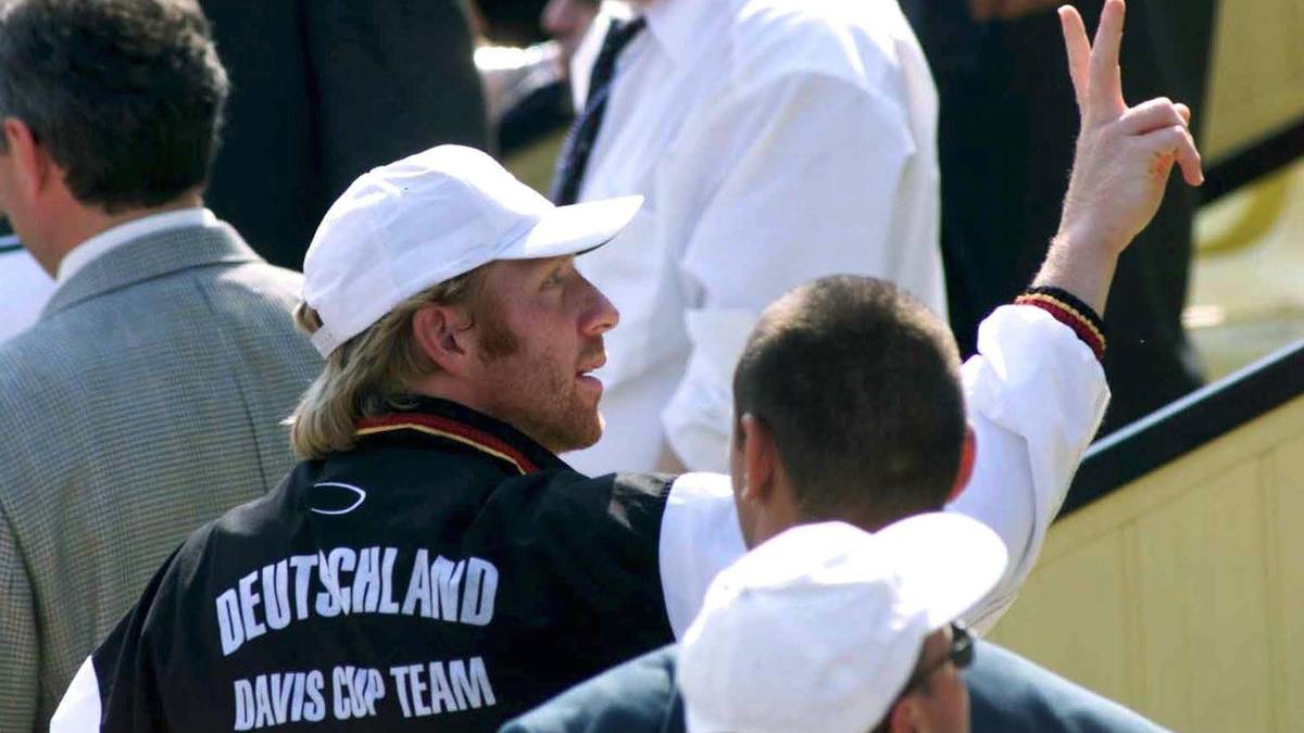 Ein Jahr später wird der viermalige Sportler des Jahres zum Teamchef der Davis-Cup-Mannschaft gewählt. 1999 tritt Becker nach insgesamt 49 Einzel-Karrieretiteln vom Profisport zurück