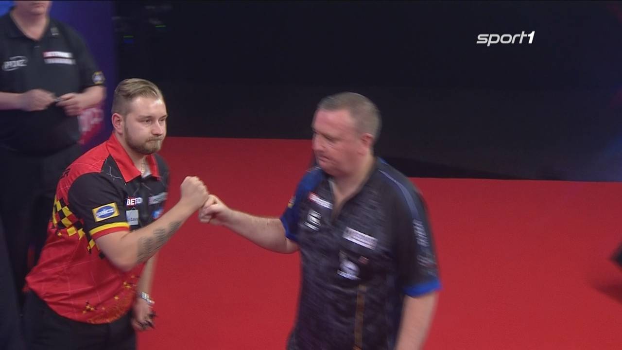 Darts World Matchplay: Dimitri van den Bergh besiegt Glen Durrent mit 17:15