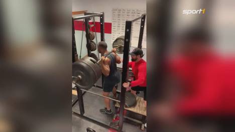 Nick Chubb von den Cleveland Browns ist ein begnadeter Running Back. Doch auch während der spielfreien Zeit arbeitet der Football-Profi an seiner Figur. Sein neuestes Video geht jetzt viral.