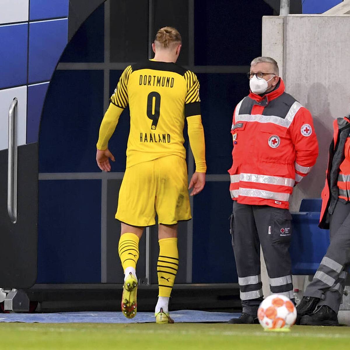 Erling Haaland meldet sich nach seiner Verletzung zu Wort. Der BVB-Stürmer ist optimistisch, schon bald wieder auf dem Platz zu stehen.
