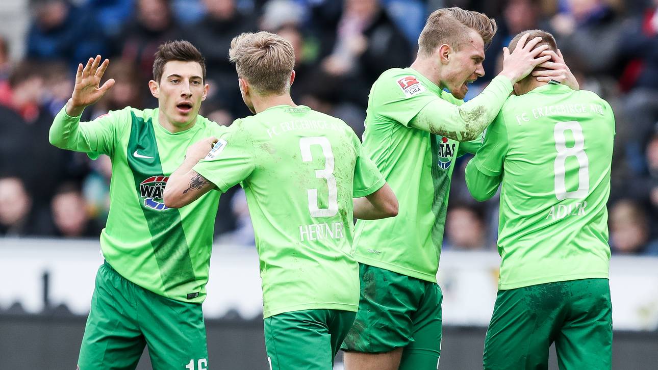 Aue siegt dank Torwartpatzer