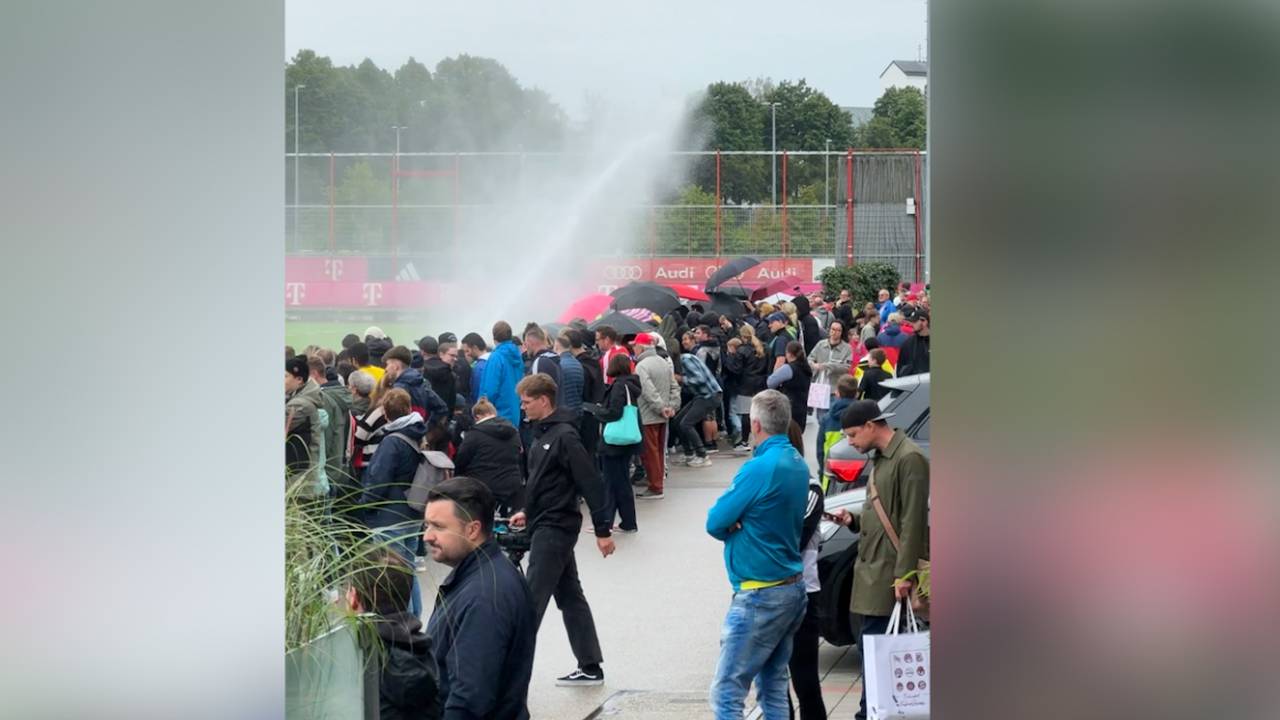 Trotz Regenwetter! Mega-Andrang beim Bayern-Training