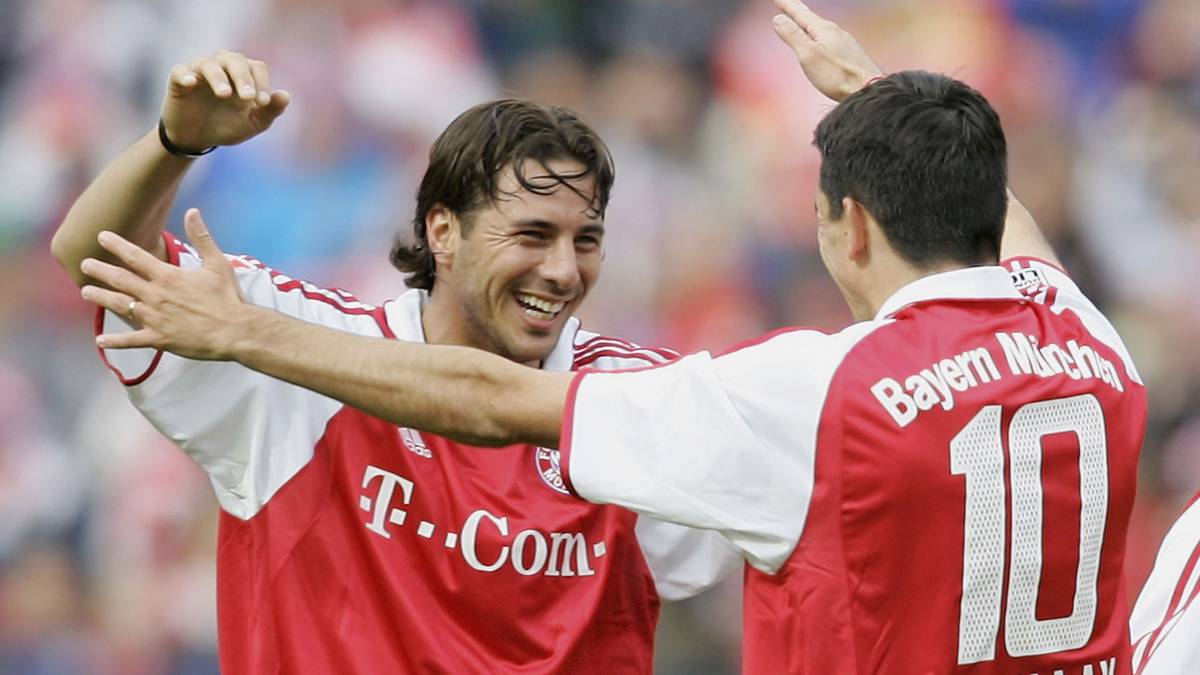 SAISON 2004/05 - 5 STÜRMER: Unter Felix Magath kehren die Bayern wieder zur nationalen Dominanz zurück und holen das Double. Nach wie vor erledigen ROY MAKAAY (33/22) und CLAUDIO PIZARRO (23/11) gewissenhaft ihre Jobs als Torjäger