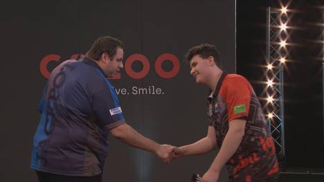 Adrian Lewis lässt bei den UK Open Fabian Schmutzler keine Chance. Der deutsche gewinnt gegen "Jackpot" nicht ein einziges Leg.