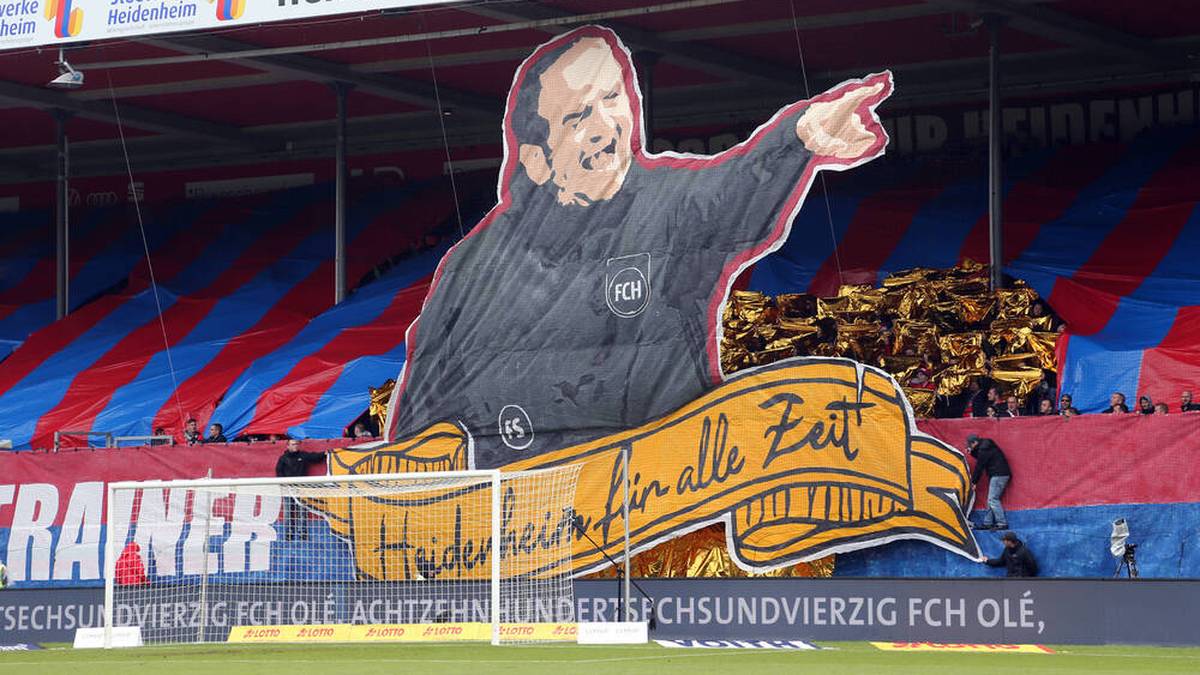 Heidenheims Fans feierten Frank Schmidt gegen Lautern mit einer Choreographie