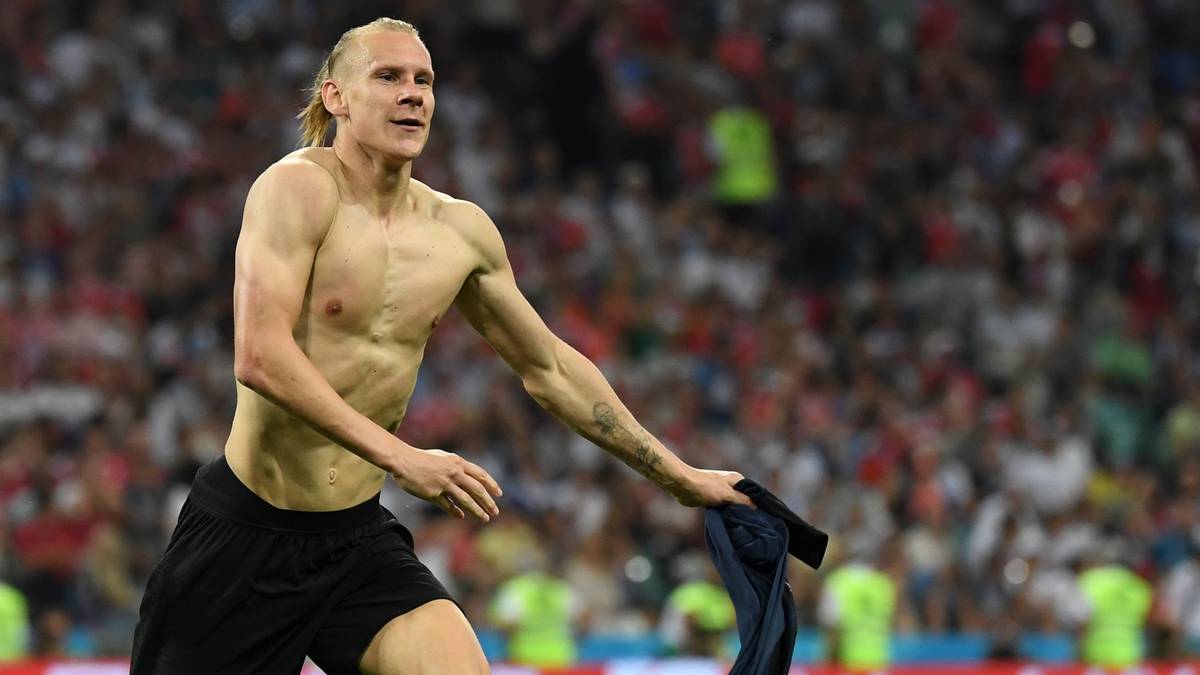 Nach dem Ausfall von Sime Vrsajlko rückt Vida auf die rechte Außenbahn. Offensive Vorstöße sind vom wuchtigen 1,84-Meter-Hünen nicht zu erwarten. Aber mit seiner Kopfballstärke stellt er eine große Gefahr für Englands Defensive dar. Doch Trippier siegt, aufgrund seiner gefährlichen Standards: 2:1