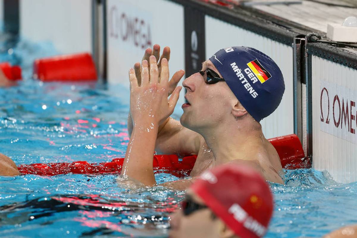 Lukas Märtens hat beim Finale über 400 Meter Freistil der Herren bei den Olympischen Spielen die Goldmedaille gewonnen. Der 22-Jährige konnte nach dem Sieg sein Glück kaum fassen.