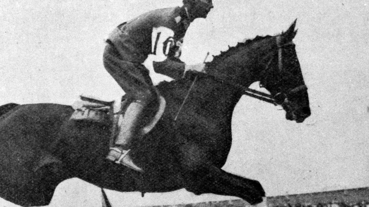 Warum nicht einfach zwei Disziplinen vereinen? Das Resultat war 1900 in Paris die einmalige Disziplin des Pferde-Weitsprungs. Beim Sprung über einen 4,50 Meter breiten Wassergraben triumphierte der Belgier Constant van Langhendonck mit seinem Pferd "Extra Dry" mit einer Weite von 6,10 Metern