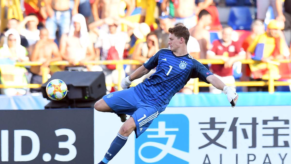 ALEXANDER NÜBEL (23): In Estland gab es von Löw ein Sonderlob für Nübel. Bei Schalke ist er die eins und Kapitän – und der lachende Dritte bei der EM? Torhüter-Legende Uli Stein zu SPORT1: "Ich fände das sehr gut. Dann kann er schon mal reinschnuppern"