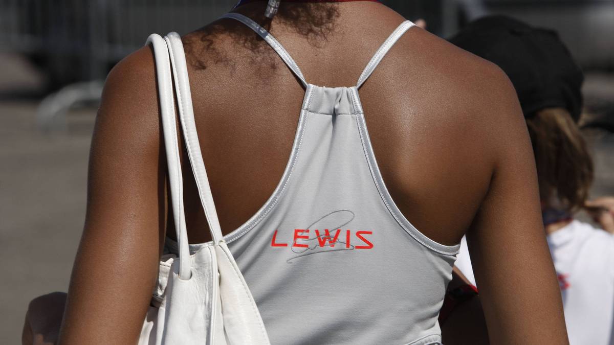 Der Weltmeister hat nach Schätzungen der britischen "Sunday Times" ein Vermögen von 123 Millionen Euro angehäuft - führt damit die Kohle-Liste britischer Sportstars an