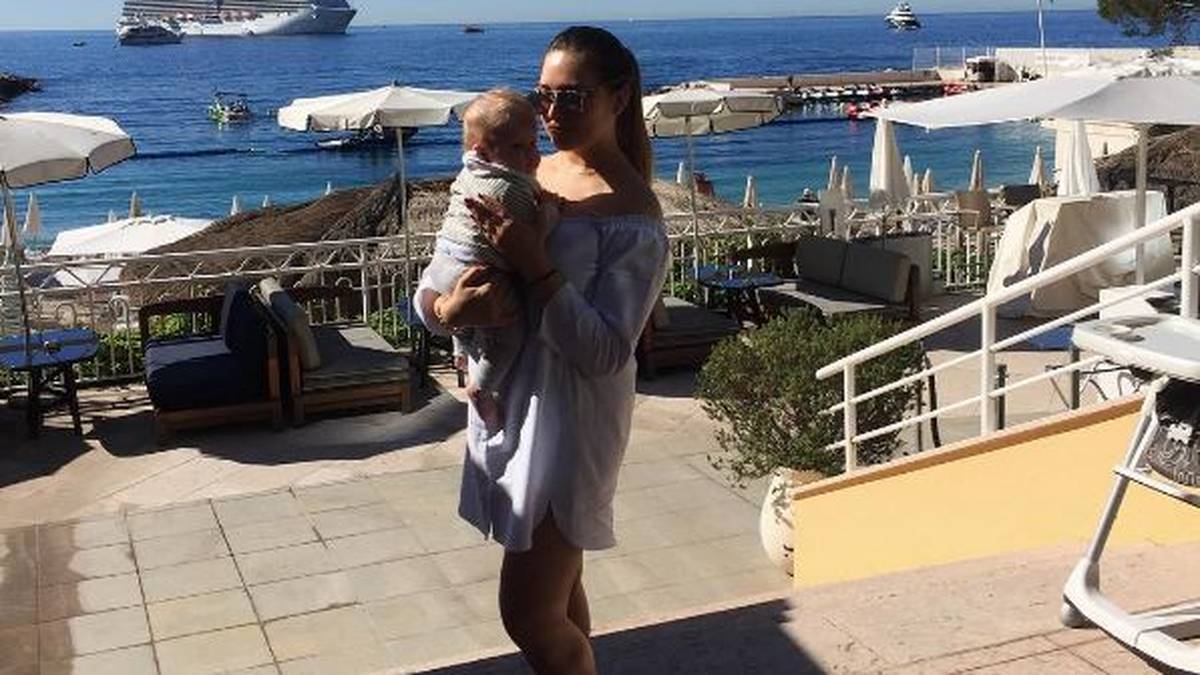 Dank Vater Kevin De Bruyne erlebt der kleine Mason gerade in Frankreich seinen ersten Urlaub. De Bruynes Freundin Michele Lacroix kümmert sich im Hotel in Monaco um ihren Sohn