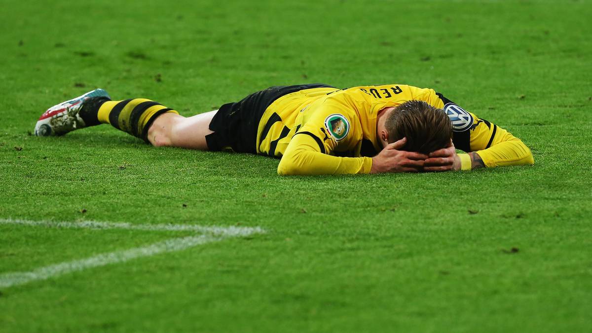 Im April 2015 musste Reus vier Spiele im Saisonfinale aussetzen, weil er zunächst mit Adduktoren- und später mit muskulären Problemen zu kämpfen hatte