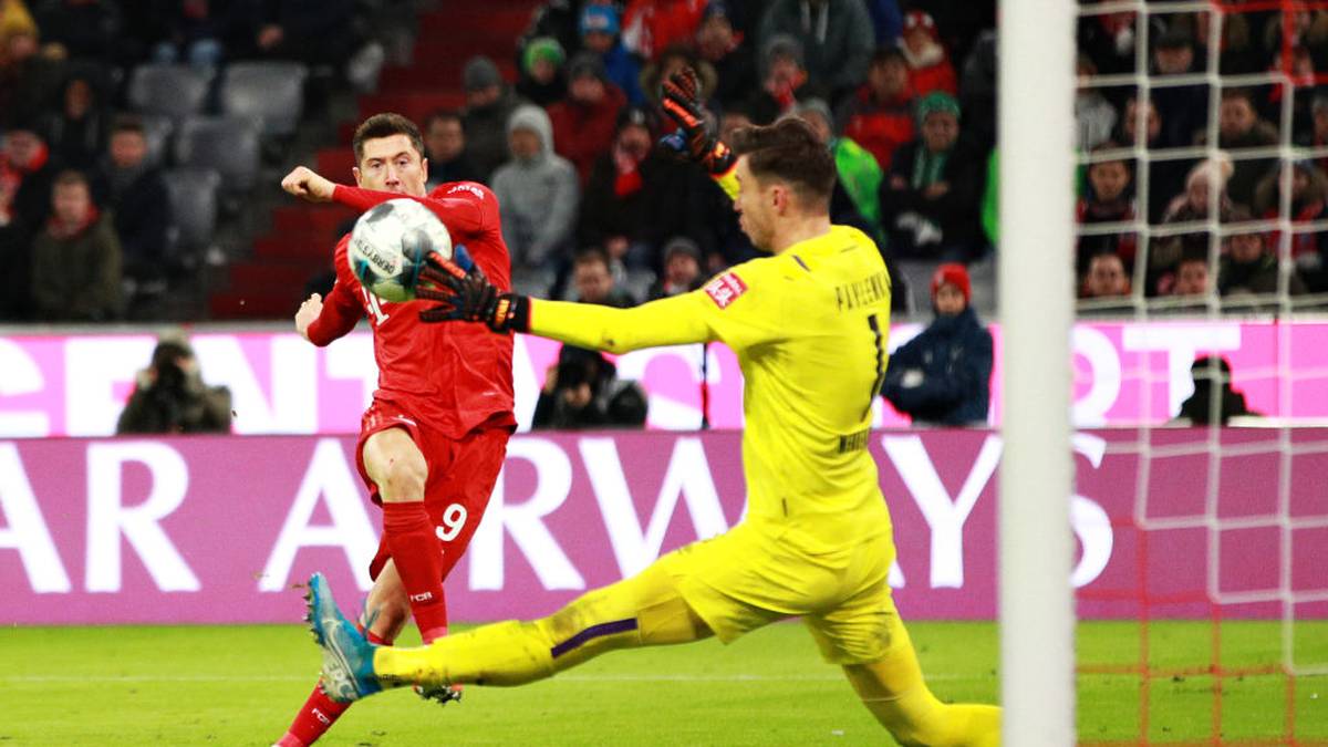 MUNICH, GERMANY - DECEMBER 14: Robert Lewandowski of FC Bayern Muenchen scores his sides fourth goal during the Bundesliga match between FC Bayern Muenchen and SV Werder Bremen at Allianz Arena on December 14, 2019 in Munich, Germany. (Photo by Adam Pretty/Bongarts/Getty Images)