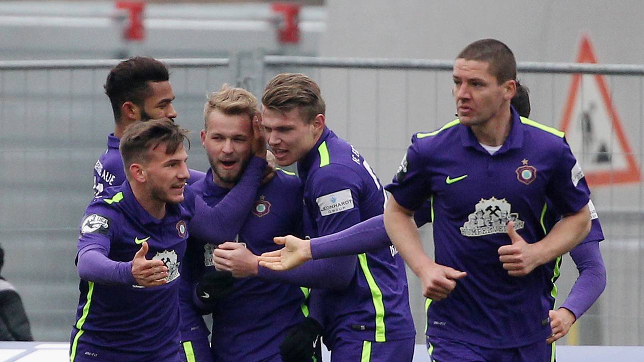 Aue festigt dank Köpke Aufstiegsplatz