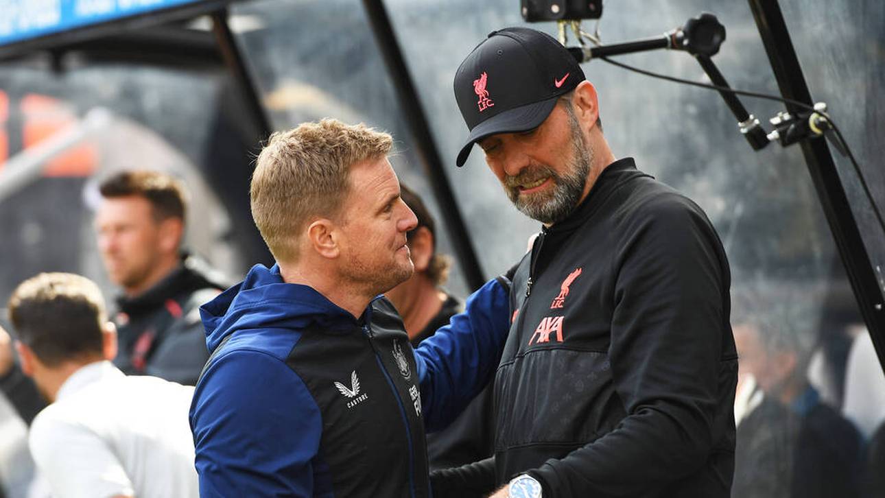 Eddie Howe (l.) ließ mit Newcastle Jürgen Klopp (r.) und Liverpool hinter sich