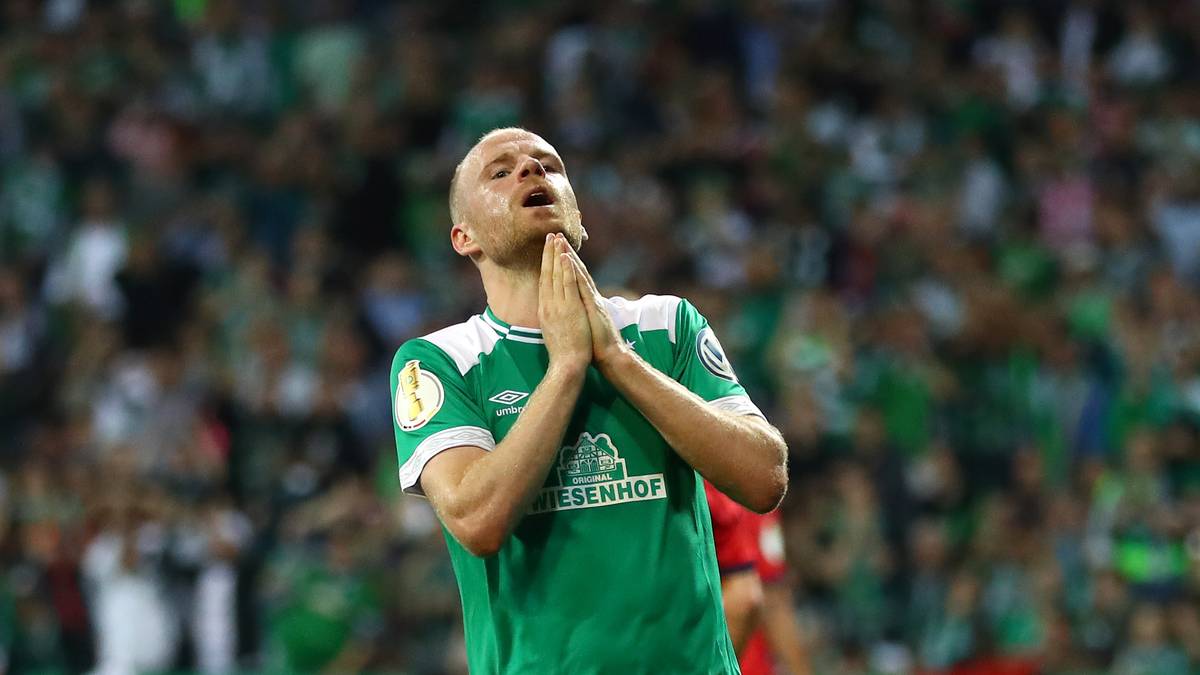 DAVY KLAASSEN: Wie immer lauf- und kampfstark, allerdings in der ersten Halbzeit mit den wenigsten Ballaktionen aller Spieler auf dem Platz (13). Trotzdem hatte der Niederländer die beste Bremer Chance (23.). Mit Gelb vorbelastet etwas zurückhaltender in den Zweikämpfen, dafür in der zweiten Halbzeit aber mit deutlich mehr Offensivdrang. Seinen Kopfball nach 66 Minuten hielt Ulreich stark. Bis zu seiner Auswechslung nach 89 Minuten ein starker Antreiber der Bremer Offensive. SPORT1-Note 3