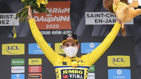 Der Belgier Wout van Aert feiert seinen Sieg bei der ersten Etappe des Criterium du Dauphine. 