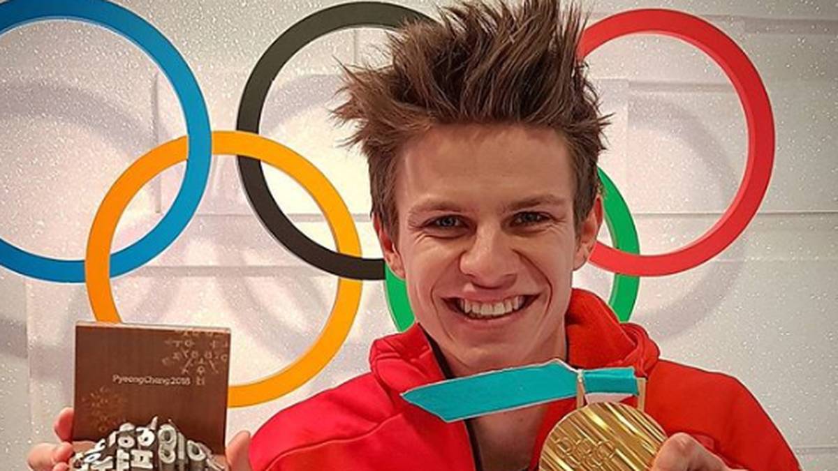 Andreas Wellinger scheint nach seinem Olympiasieg im Skispringen noch immer unter Strom zu stehen. Oder wie ist seine Frisur sonst zu erklären?