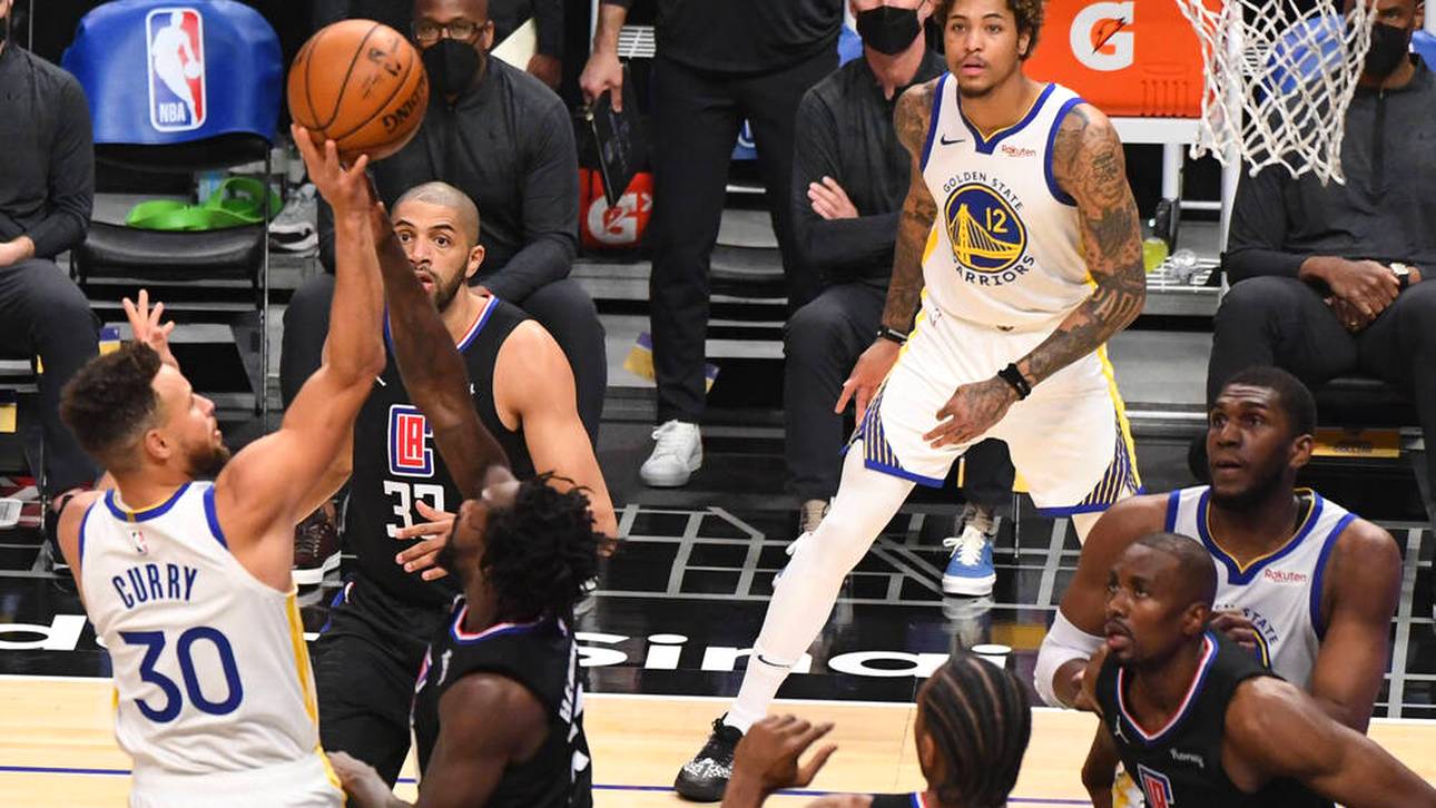 Curry historisch trotz Knochenbruchs