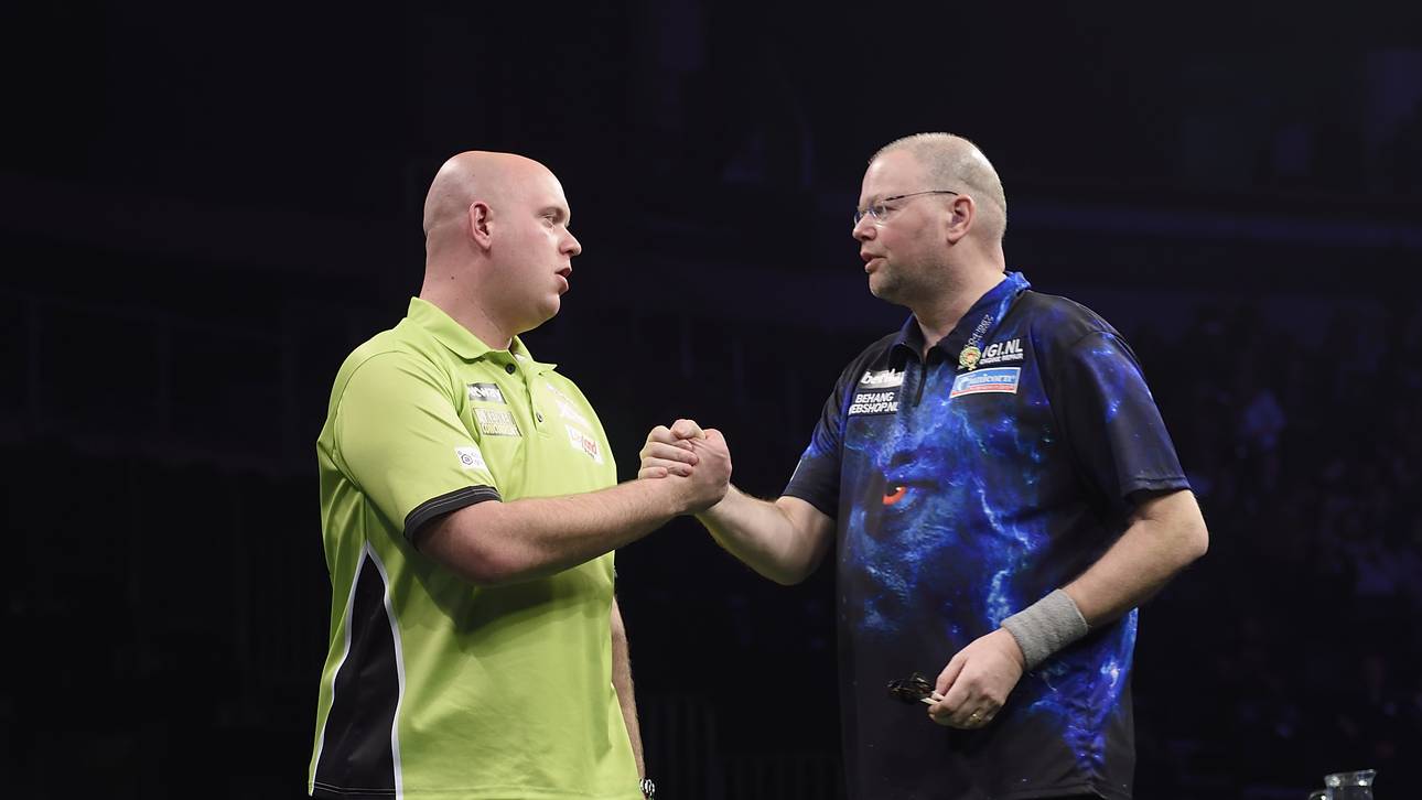 Mighty Mike macht Barney nass