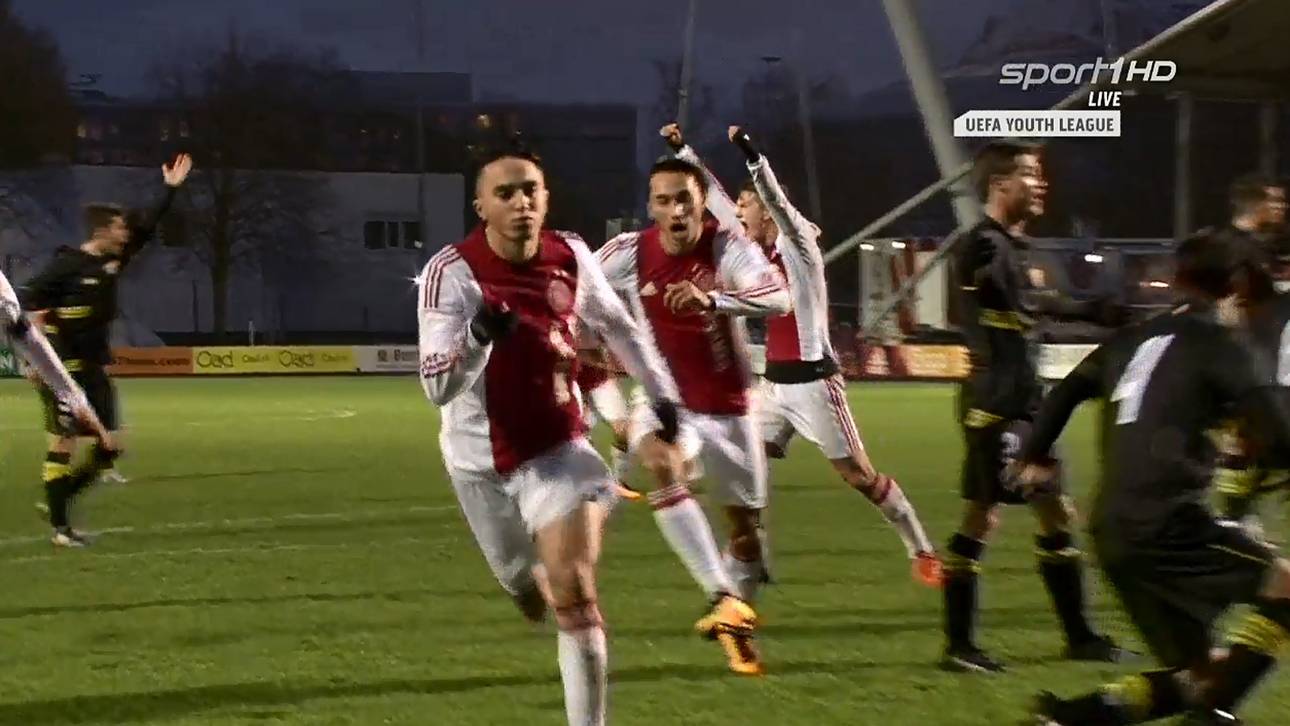 Ajax schießt sich ins Achtelfinale