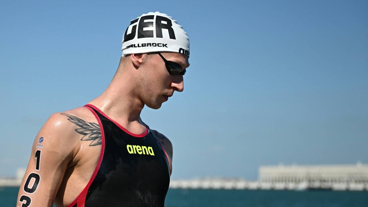 Schwimmer kämpfen mit warmem Wasser