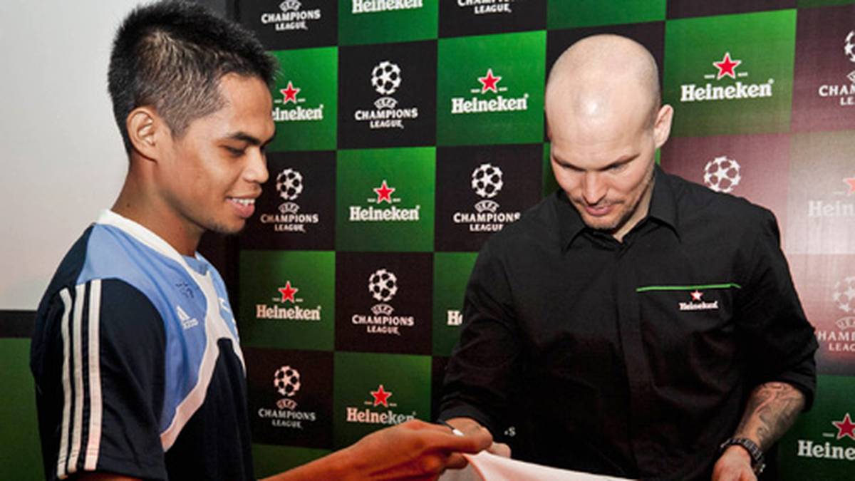 Anelkas Teamkollege in Mumbai heißt Frederik Ljungberg. Der frühere Spieler des FC Arsenal ist in der Welt bereits mächtig herumgekommen. Der Schwede spielt in den USA und Japan. Später wirbt er für seine Sportart in Indonesien. Nun schnürt er mit 37 Jahren noch mal die Schuhe - als Profi in Mumbai