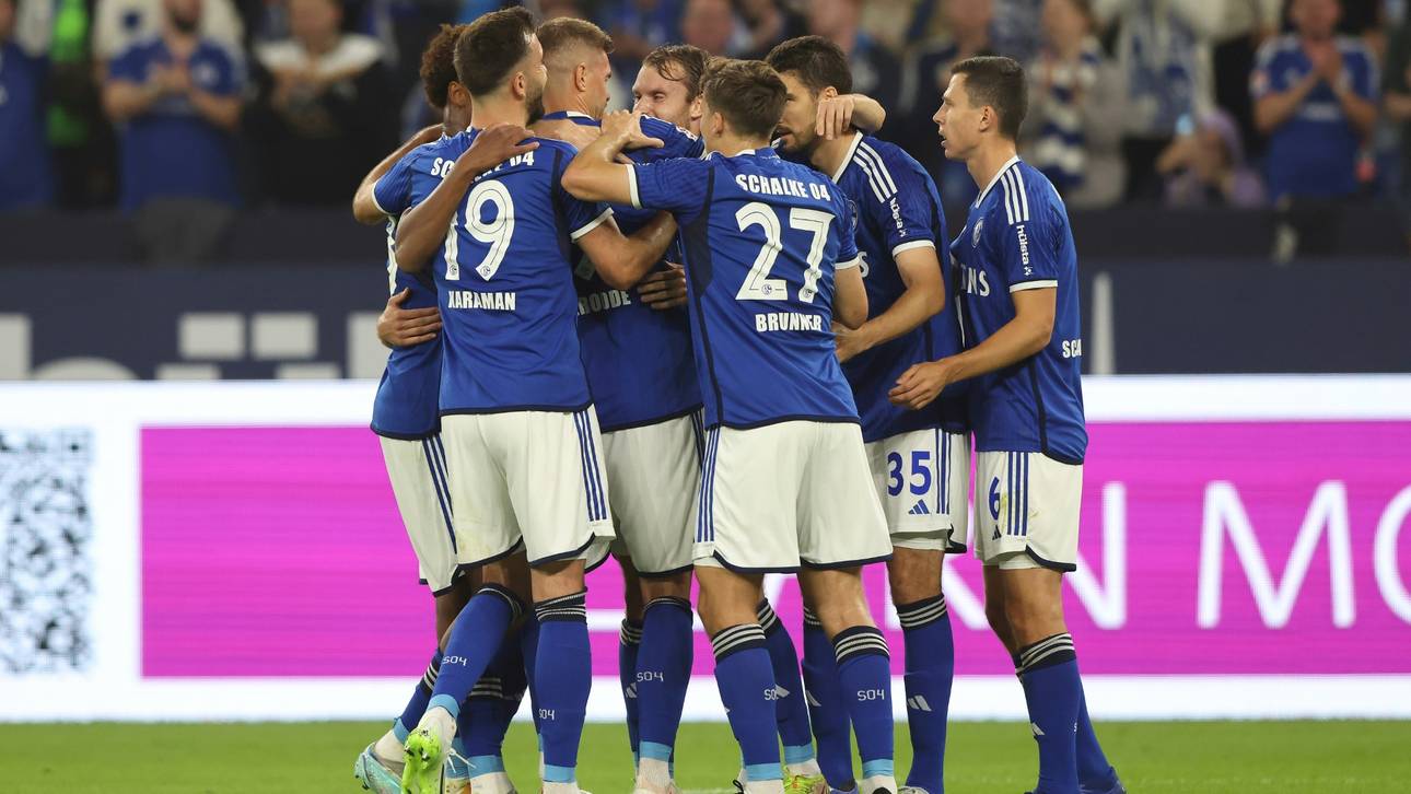 Schalke siegt in doppelter Überzahl