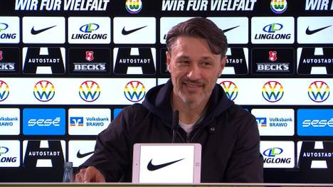 Nico Kovac wird bei der Pressekonferenz nach dem Spiel gegen den FC Augsburg eine, seiner Meinung nach, ungewöhnliche Frage gestellt. 
