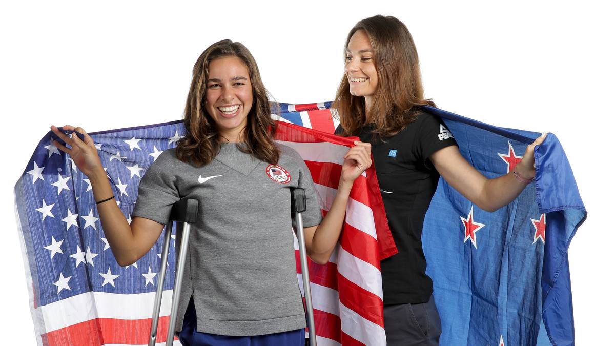 Wenig später können beide Pechvögel, wenn in D'Agostinos Fall auch noch sichtlich lädiert, schon wieder lachen. Durch ihre denkwürdige Fairplay-Geste werden die beiden Läuferinnen zu den heimlichen Stars der Olympischen Spiele in Rio