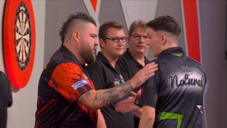 Michael Smith erreicht die dritte Runde im Schnelldurchgang. Der frischgebackene Grand Slam-Sieger beendet das Match spektakulär.